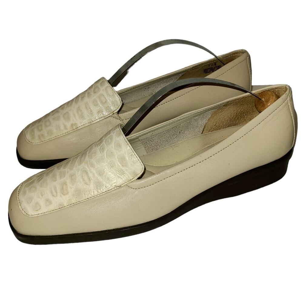 Easy Spirit Woman's Casual Loafers Sz 7.5 D Croc Pattern Ivory Comfort Cushions